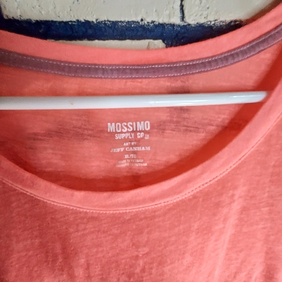 Mossimo tee - Picture 2 of 4